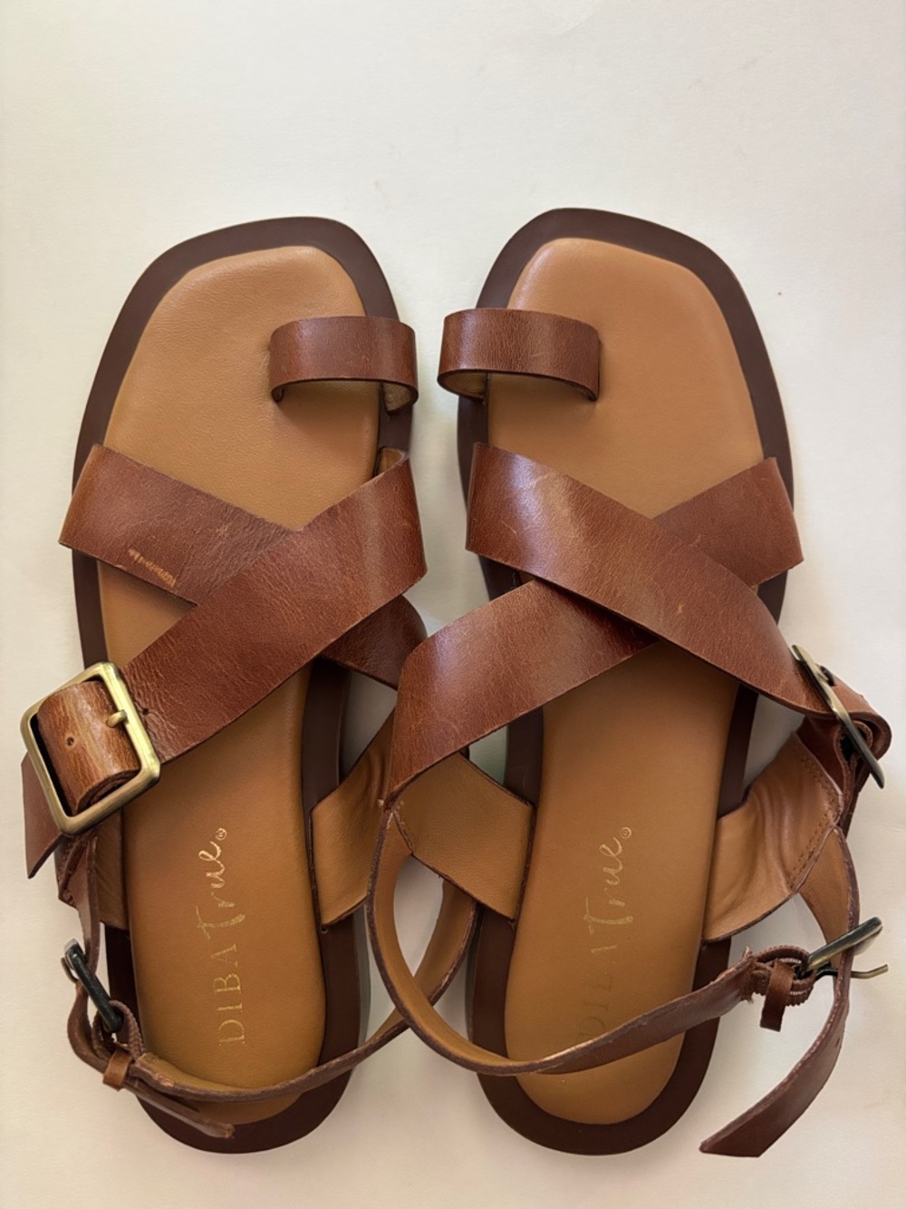 Women's Tan Leather Cross-Strap Toe Ring Sandals Cushioned Flat Heel